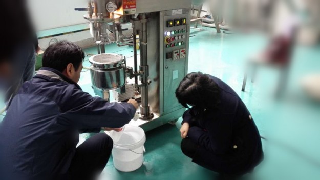 常州客戶 實驗室乳化機(jī) 來料試機(jī)